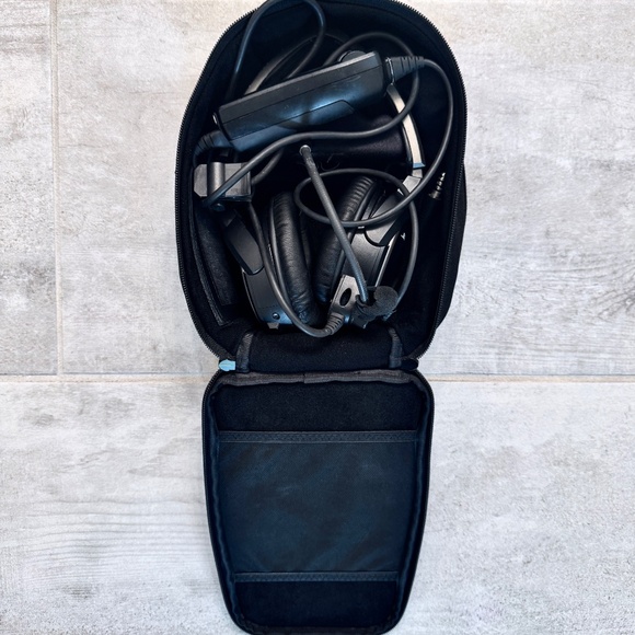 BOSE A20 AVIATION Pilot Headset - Picture 3 of 6